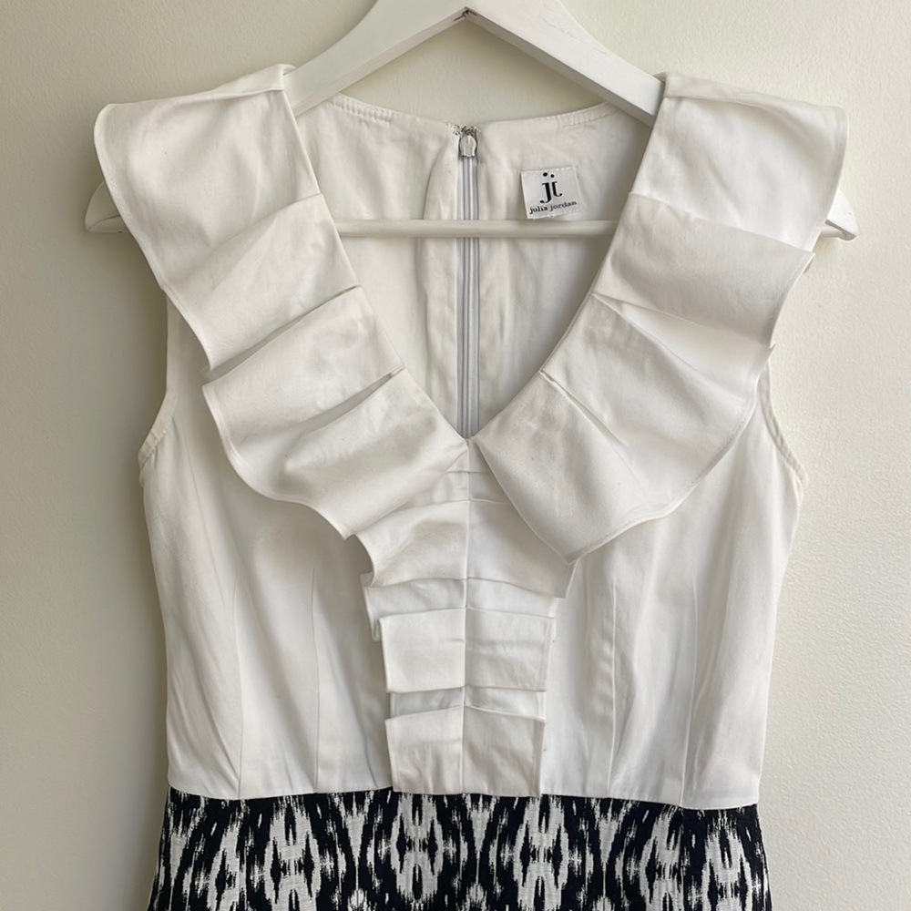 Julia Jordon White Ruffle Black Pattern Dress. Size S.